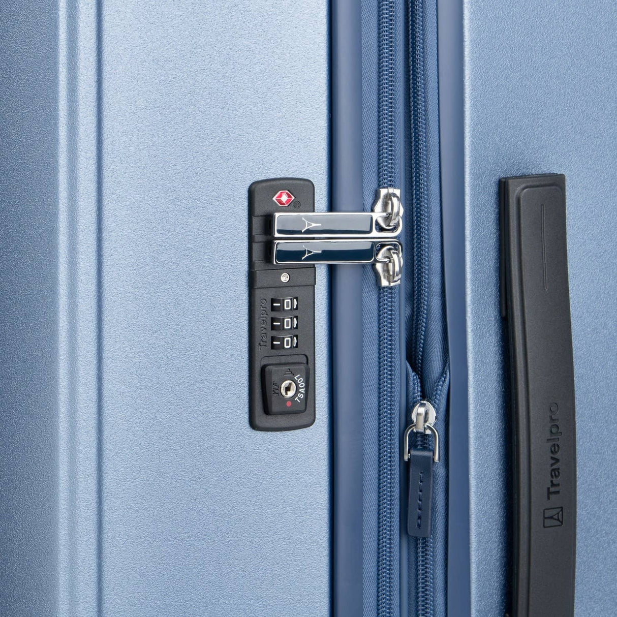 Maleta rígida expandible Platinum® Elite con registro grande de Travelpro